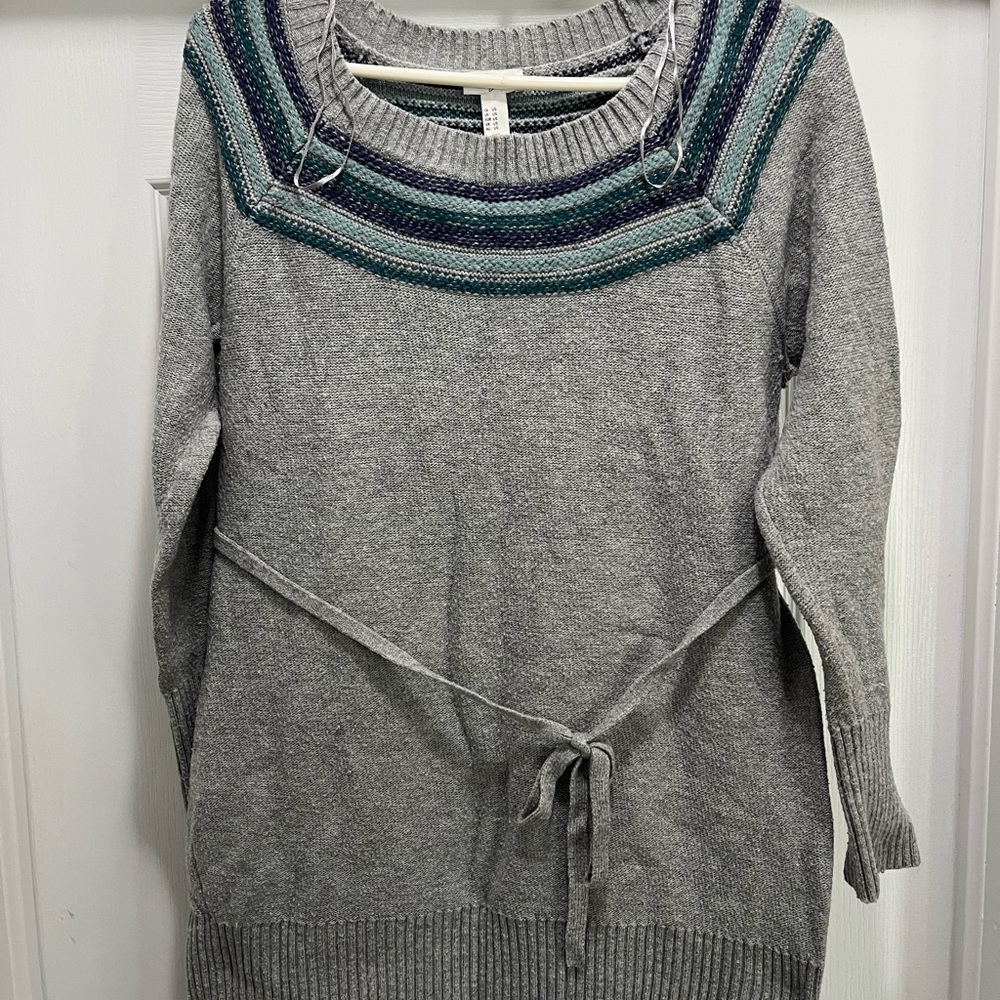 Gray Maternity Sweater with Teal and Blue Accents